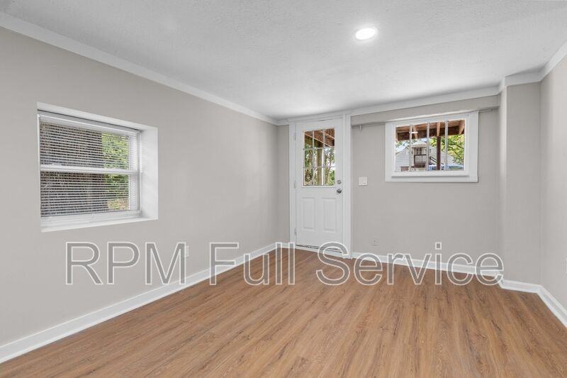 325 54th Ave N #AH - Photo 6 of 20