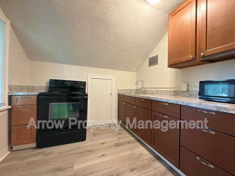 3304 S 40th St #4 - Photo 2 of 14