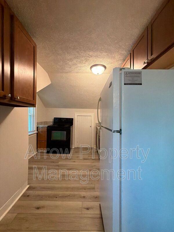 3304 S 40th St #4 - Photo 3 of 14