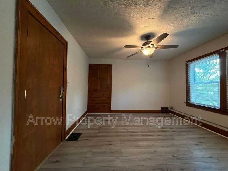 3304 S 40th St #4 - Photo 5 of 14