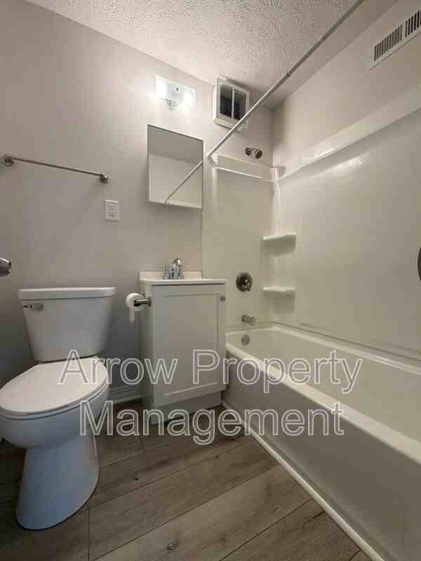 3304 S 40th St #4 - Photo 7 of 14