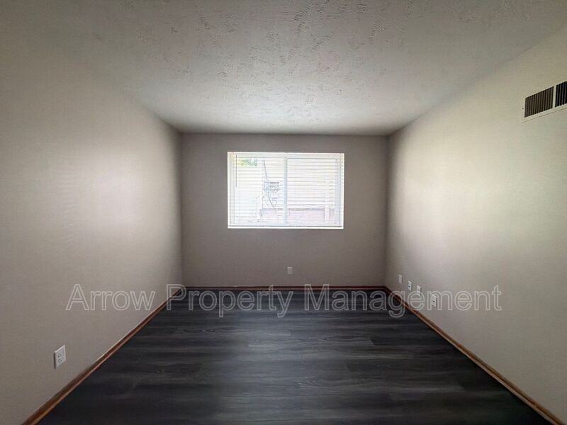 1410 F St #11 - Photo 4 of 14