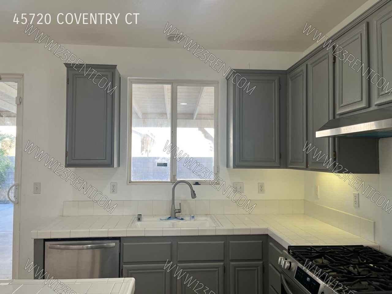 45720 Coventry Ct - Photo 7 of 42