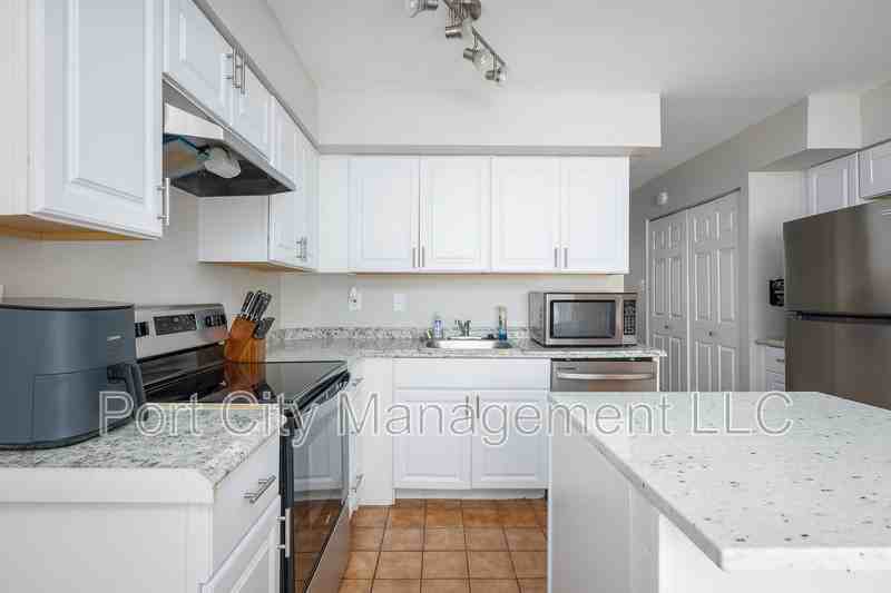 1814 E Fairmount Ave - Photo 2 of 28