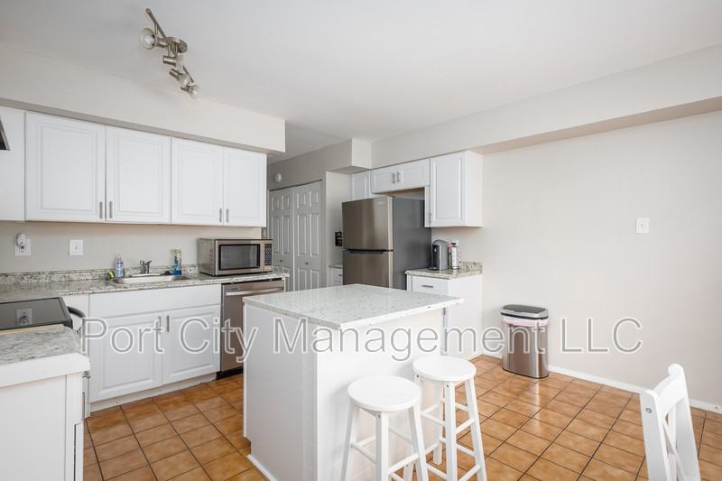 1814 E Fairmount Ave - Photo 4 of 28