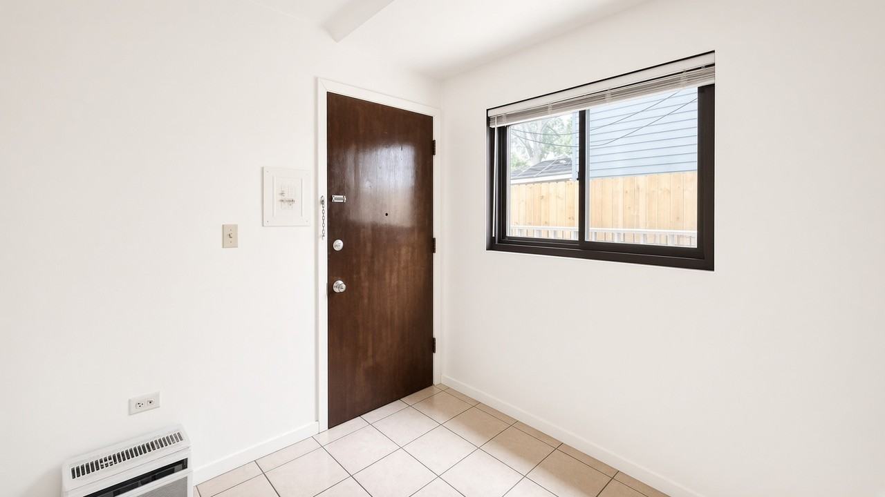 1947 W Granville Ave #1N - Photo 6 of 8