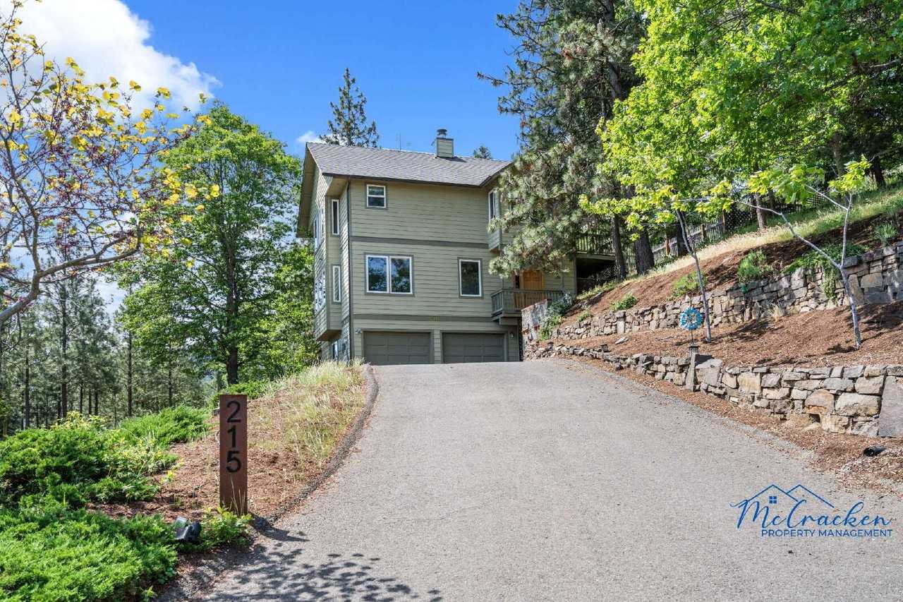 215 Piedmont Dr - Photo 2 of 41