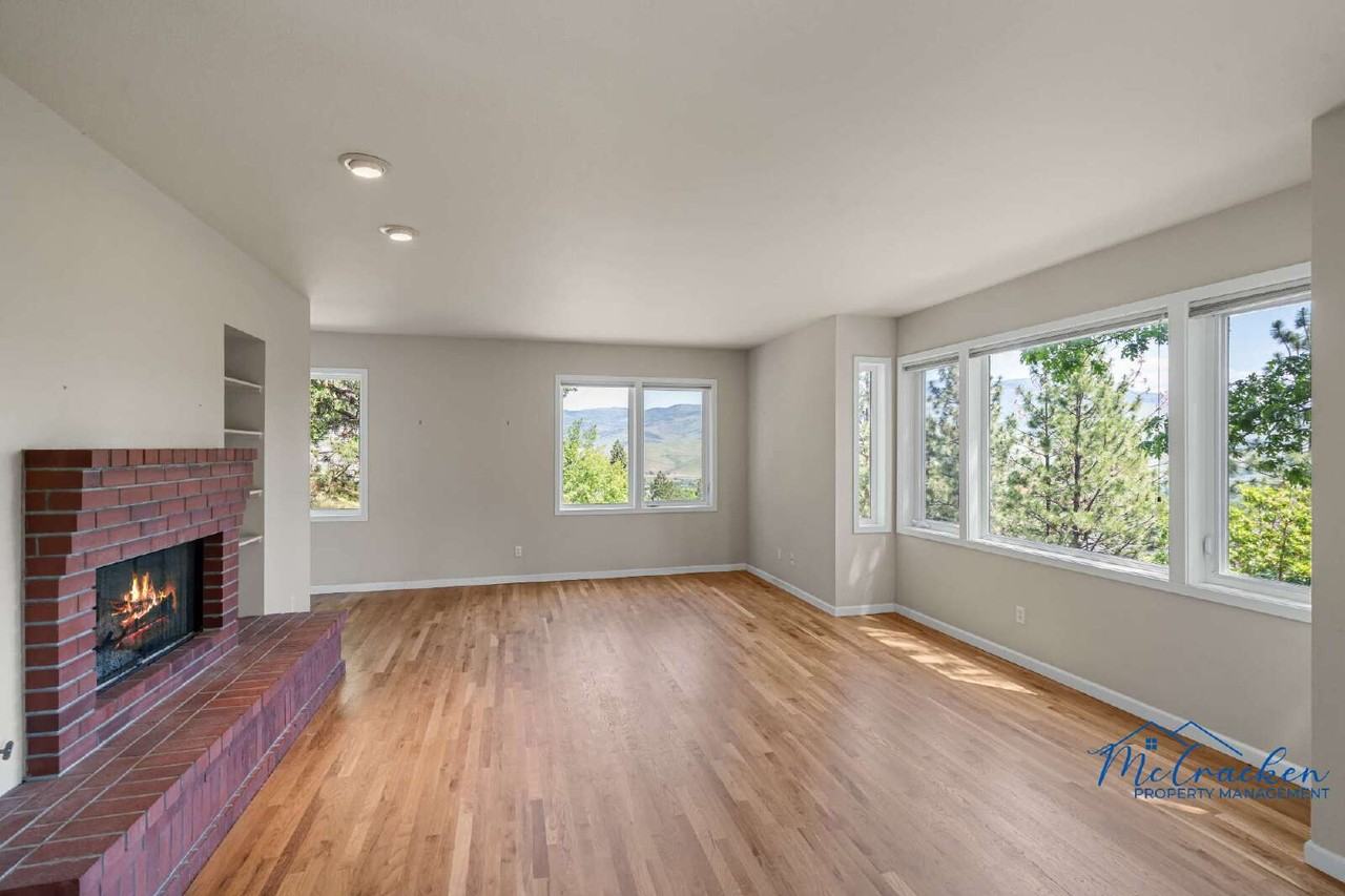 215 Piedmont Dr - Photo 3 of 41