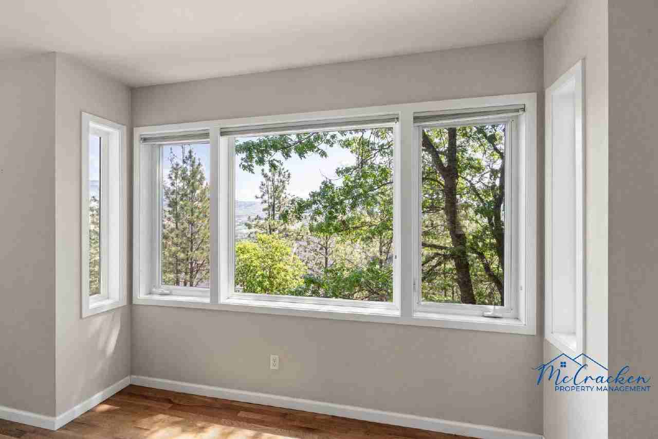 215 Piedmont Dr - Photo 4 of 41