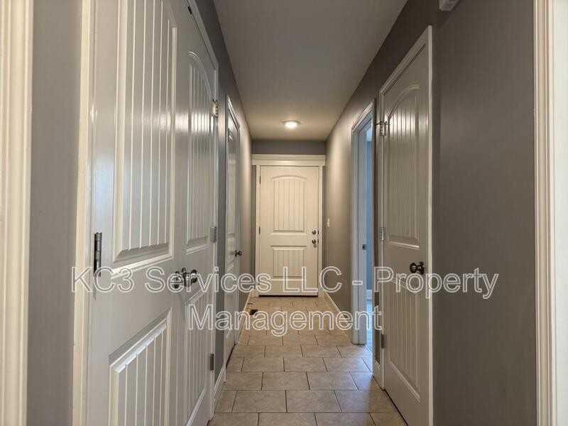 9326 N Robinhood Ave - Photo 2 of 13