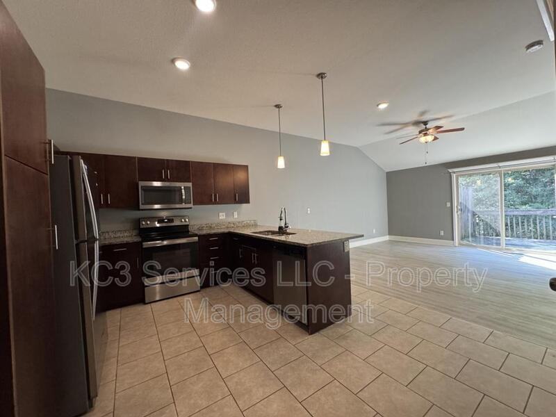 9326 N Robinhood Ave - Photo 6 of 13