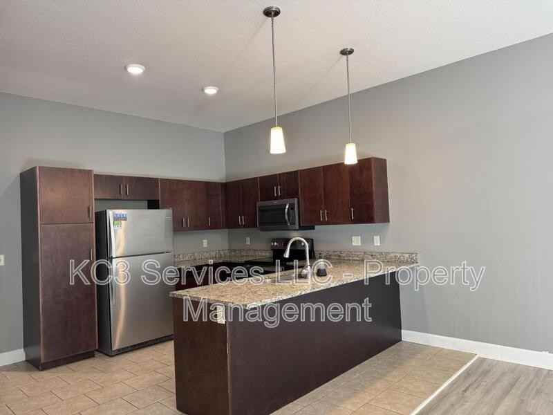 9326 N Robinhood Ave - Photo 7 of 13