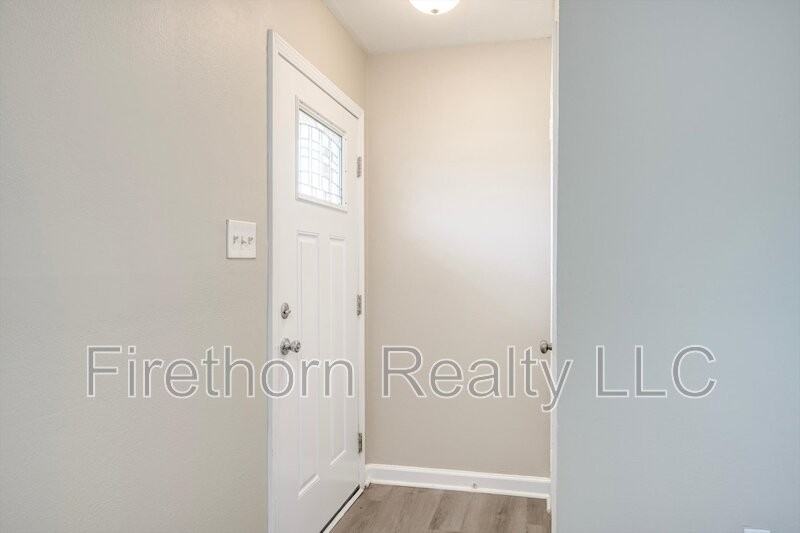1946 Lumpkin Rd - Photo 4 of 26
