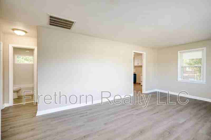 1946 Lumpkin Rd - Photo 5 of 26