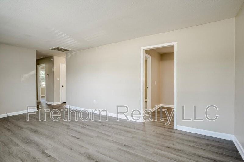 1946 Lumpkin Rd - Photo 7 of 26