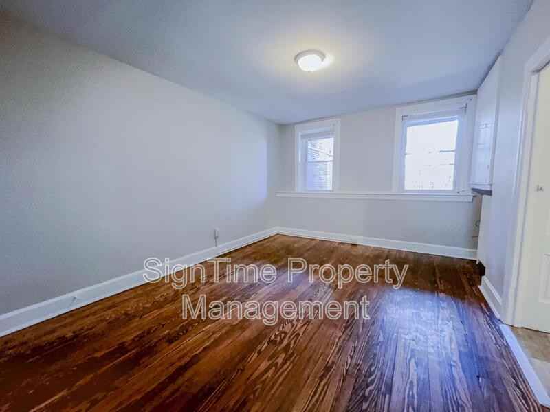 61 Broadway - Photo 3 of 8