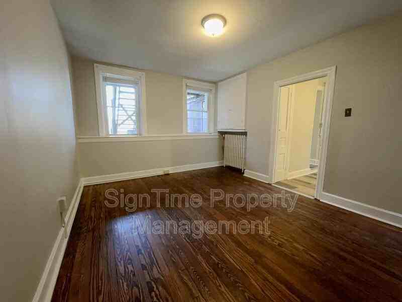 61 Broadway - Photo 4 of 8