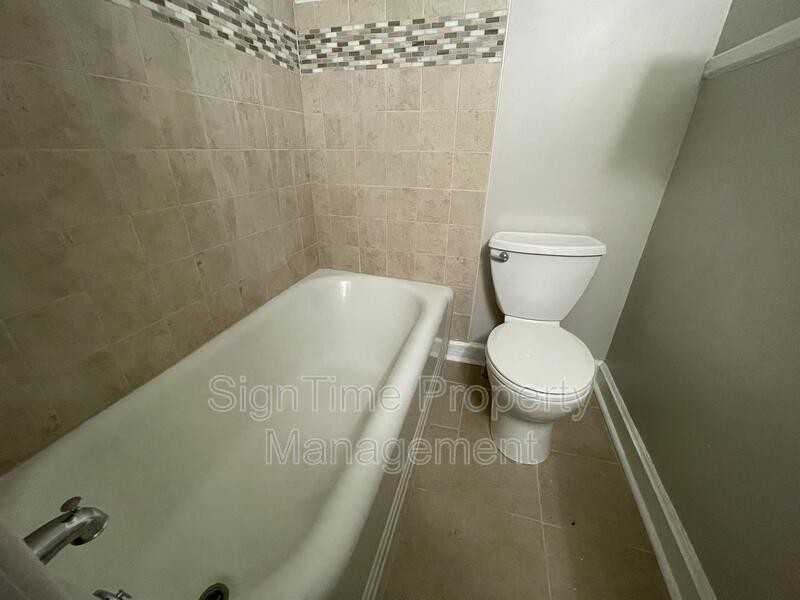 61 Broadway - Photo 7 of 8