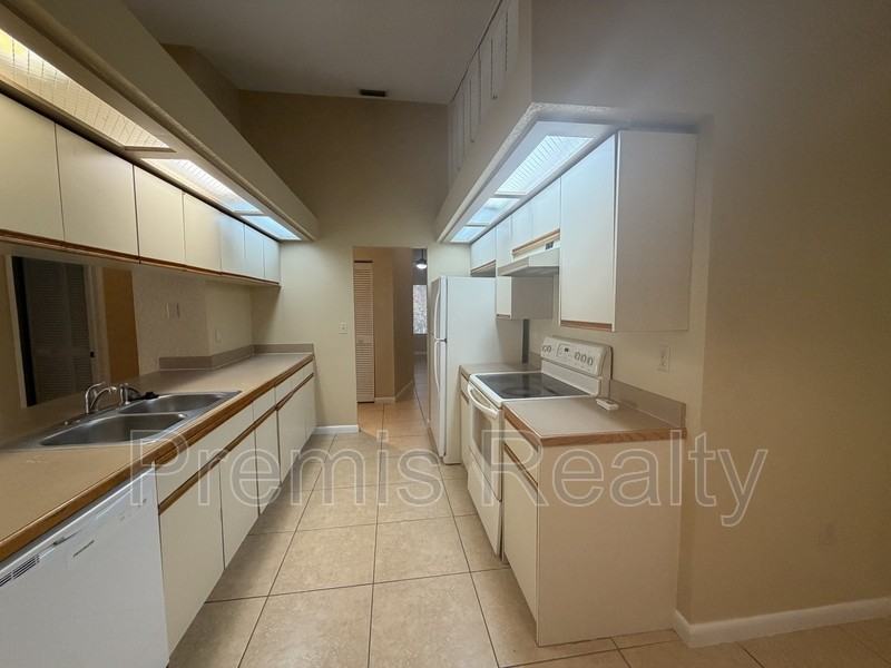 20 Ridgecroft Ln - Photo 3 of 19
