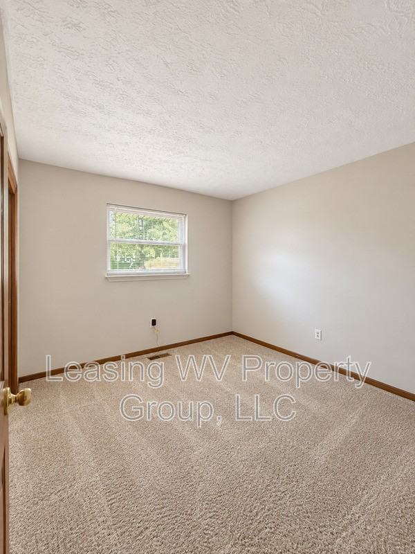2213 Avinell Dr - Photo 4 of 12