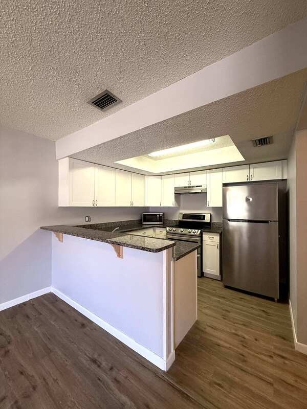 3202 Bloomingdale Villas Ct - Photo 4 of 50