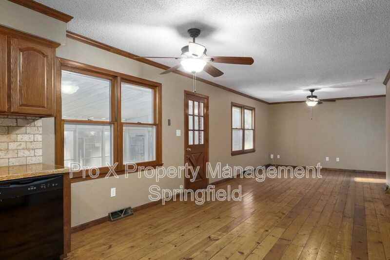 2053 S Hillcrest Ave - Photo 7 of 24