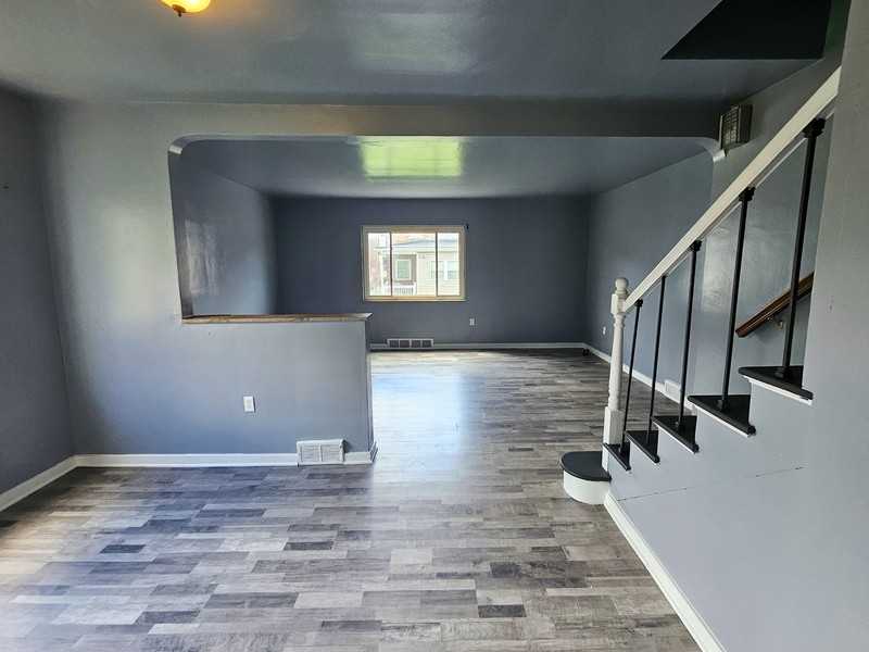 307 Hamilton St - Photo 4 of 17
