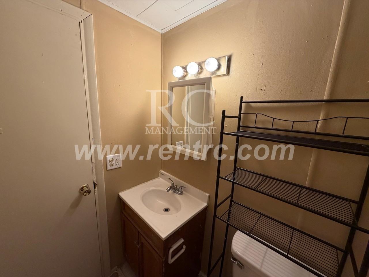 1129 N Jackson St Apt B - Photo 5 of 11