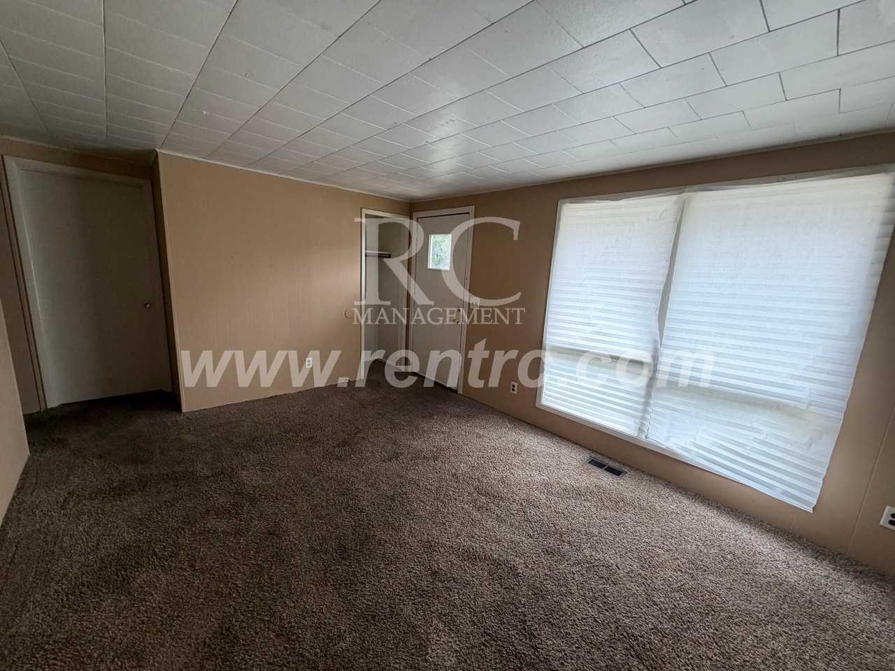 1129 N Jackson St Apt B - Photo 7 of 11