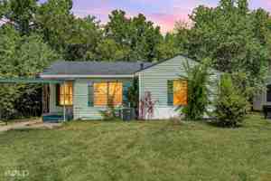 featured image of 713 W 75th St