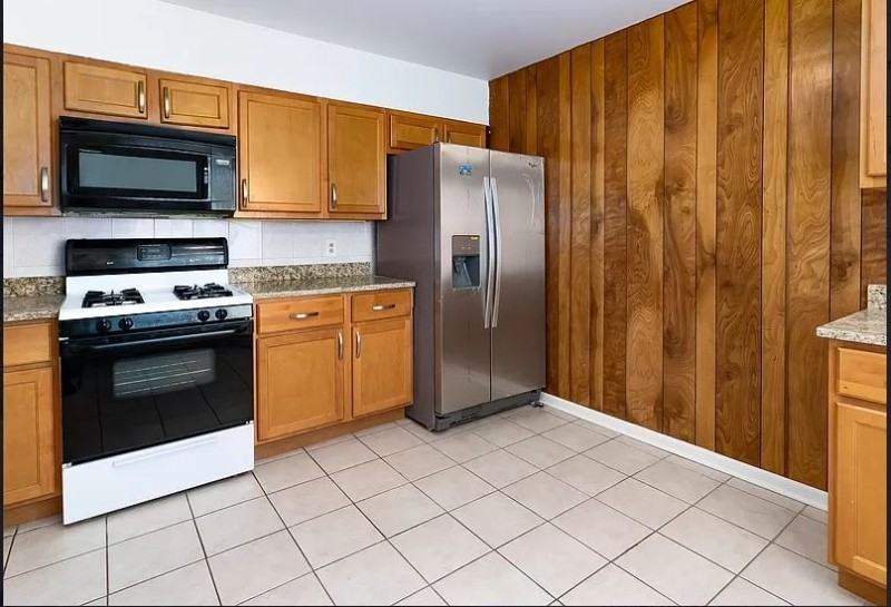 615 Maple Ct - Photo 4 of 12