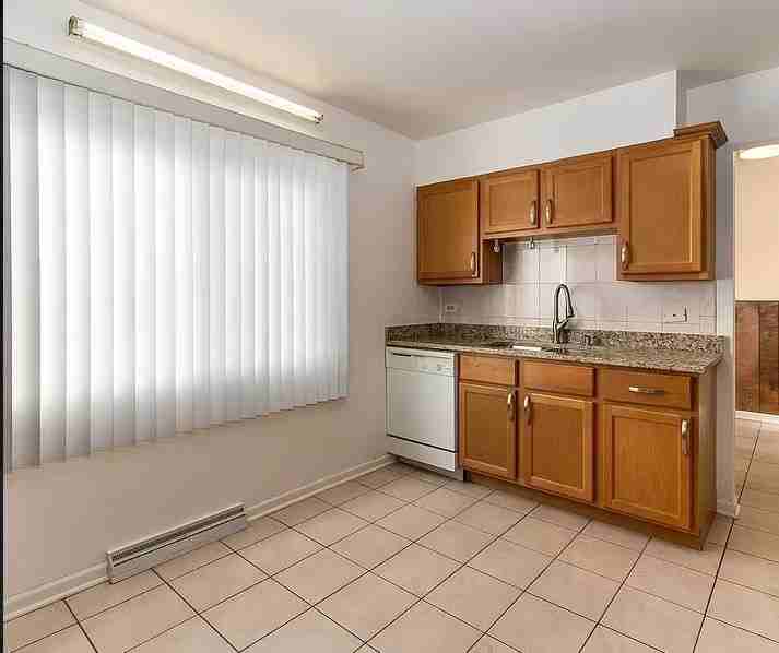 615 Maple Ct - Photo 5 of 12