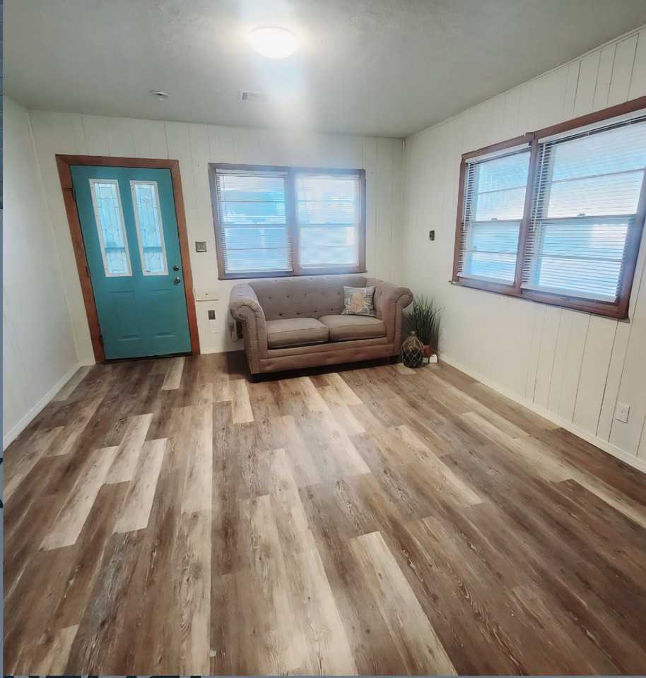 413 W Oregon Ave - Photo 3 of 19