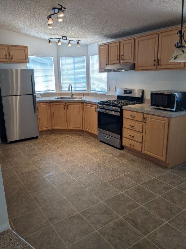 19018 Westlawn St - Photo 3 of 13
