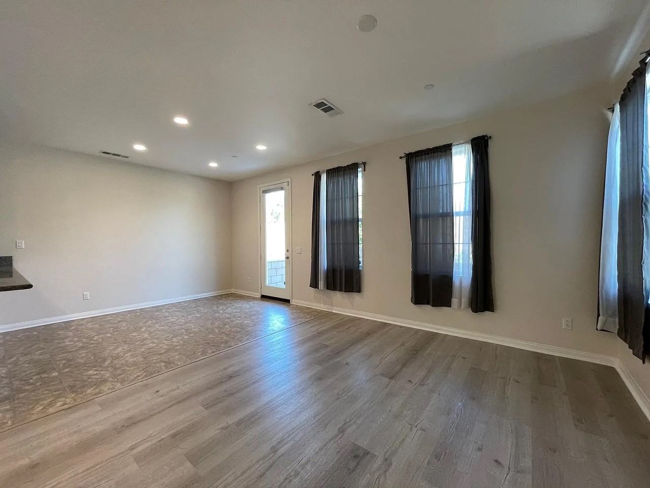 6943 Riverside Dr - Photo 3 of 19