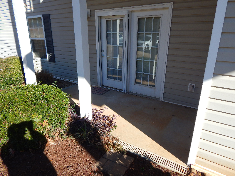 301 Mckenna Cir - Photo 2 of 16