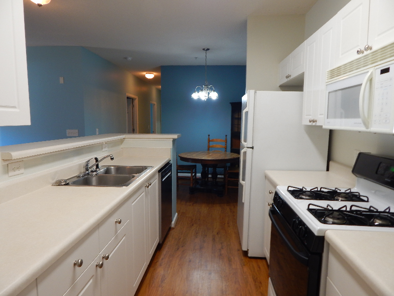 301 Mckenna Cir - Photo 4 of 16