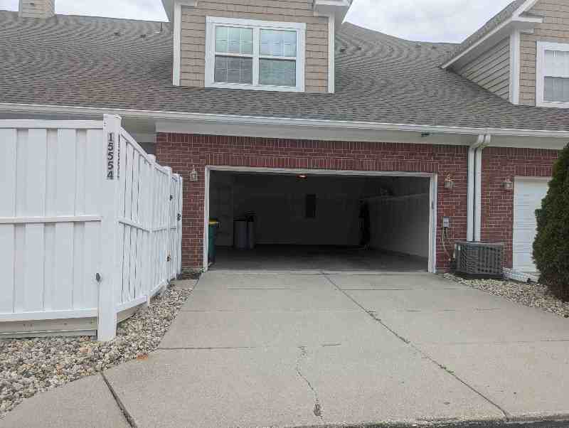 15554 Smithfield Dr - Photo 2 of 15