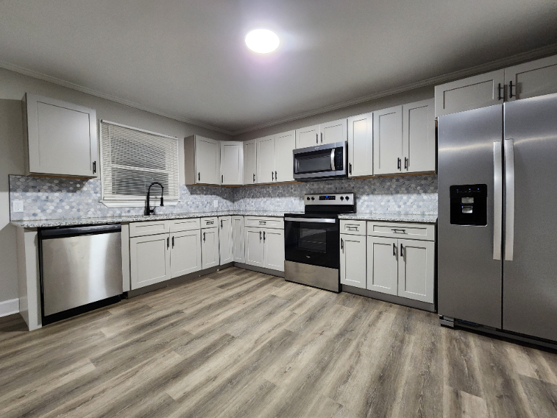 207 Brook St - Photo 3 of 20