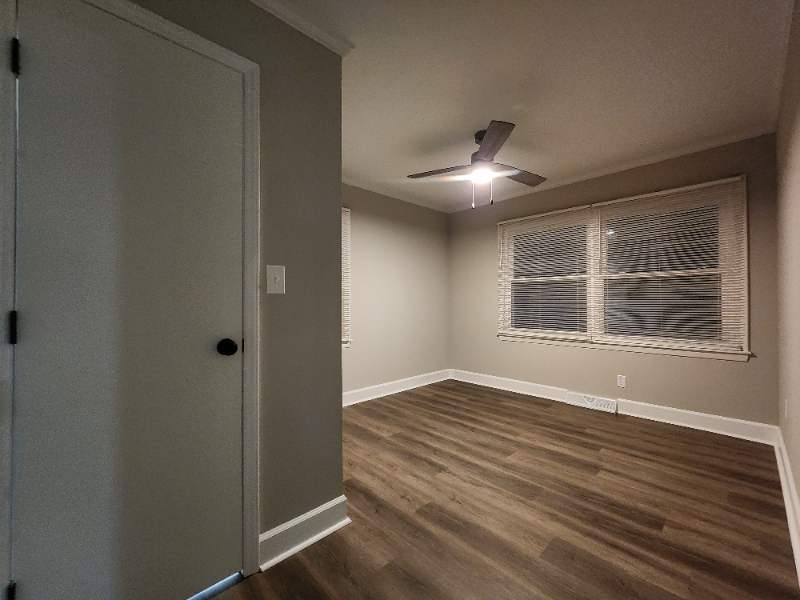 207 Brook St - Photo 6 of 20