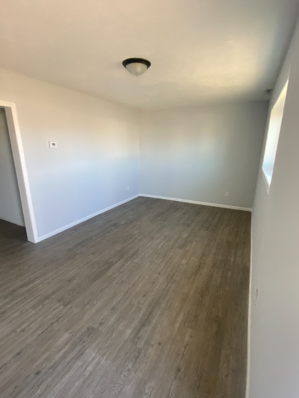 517 S Clark St - Photo 3 of 8