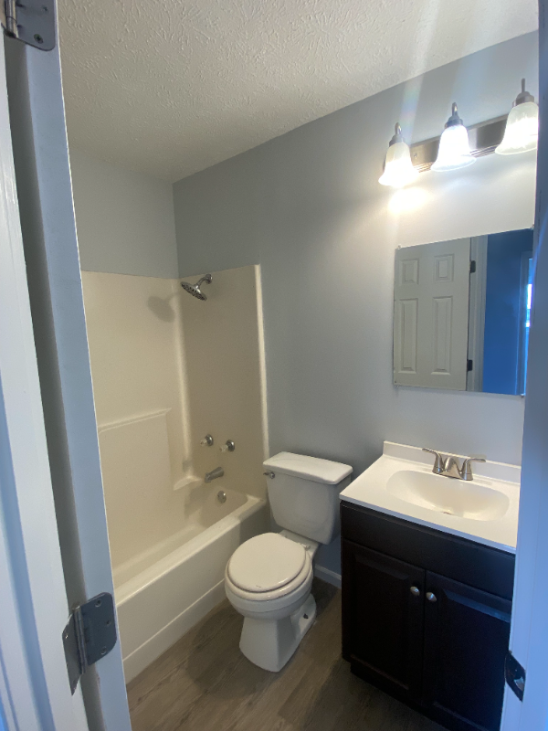 517 S Clark St - Photo 5 of 8