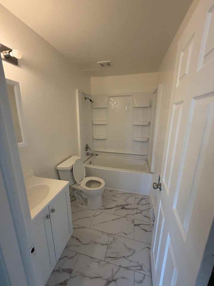 4725 S 13th St #3 - Photo 3 of 8