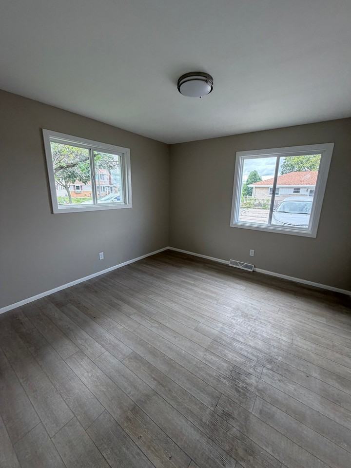4725 S 13th St #3 - Photo 5 of 8