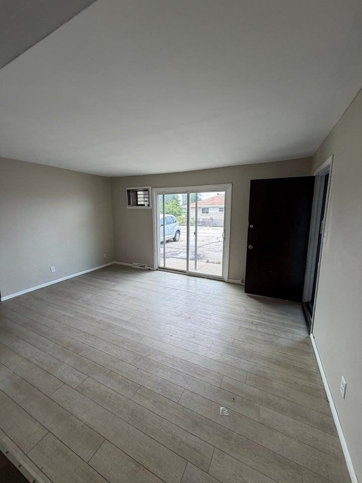 4725 S 13th St #3 - Photo 7 of 8