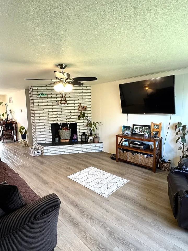 24 Howard Ave - Photo 4 of 16