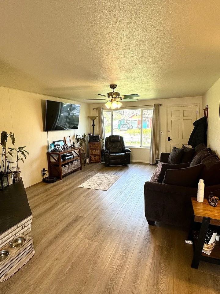 24 Howard Ave - Photo 5 of 16