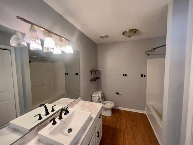 733 Village St - Photo 6 of 15