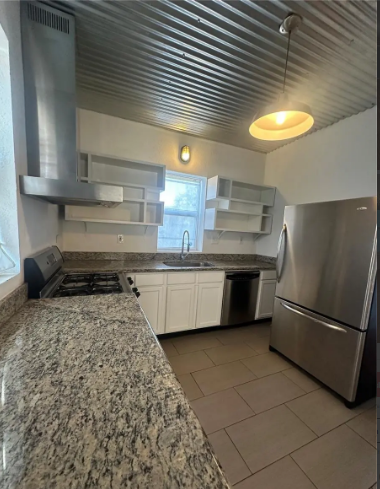 418 W 43rd Ave - Photo 4 of 9