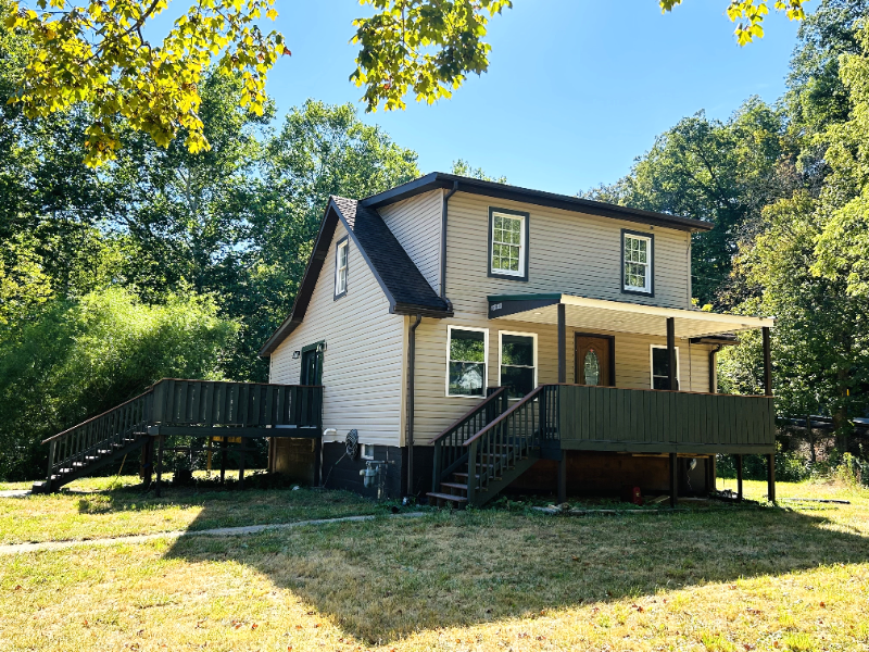 1384 Kings Creek Rd - Photo 2 of 11